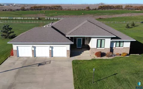 2009 N Broadway Ave, Miller, SD 57362
