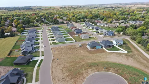 1112 S Moonlight Dr, Brandon, SD 57005 photo 6