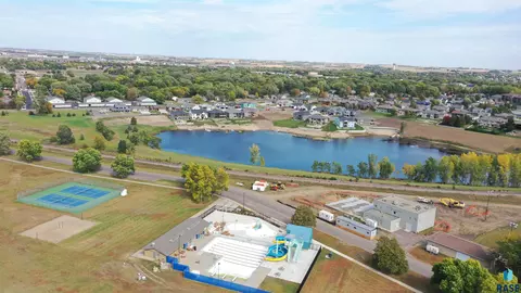 1204 S Moonlight Dr, Brandon, SD 57005 photo 4
