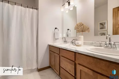 Bath - 5706 E Marley Pl, Sioux Falls, SD 57108 photo 2 of 3