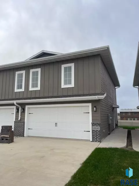9530 W Tunis Dr, Sioux Falls, SD 57106