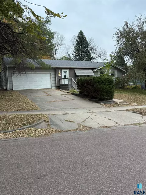 1300 S Olive Dr, Sioux Falls, SD 57103