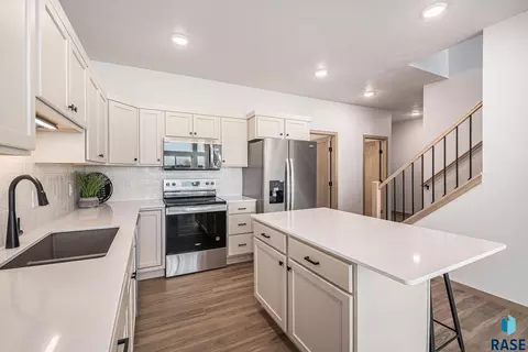 2513 E Cama Pl, Sioux Falls, SD 57108 photo 4