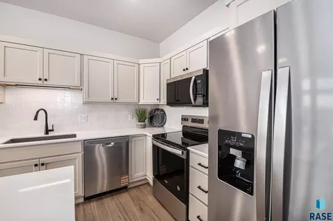 2513 E Cama Pl, Sioux Falls, SD 57108 photo 8