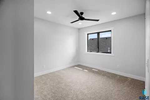 1127 E Thompson Pl, Tea, SD 57064 photo 29