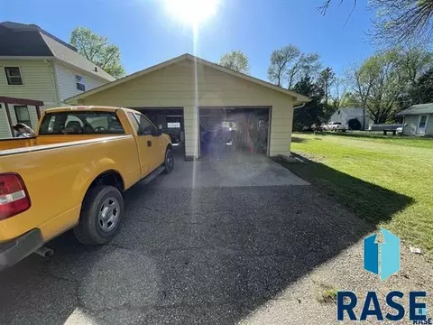 122 E 10th St, Gregory, SD 57533 photo 8