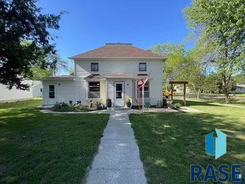122 E 10th St, Gregory, SD 57533