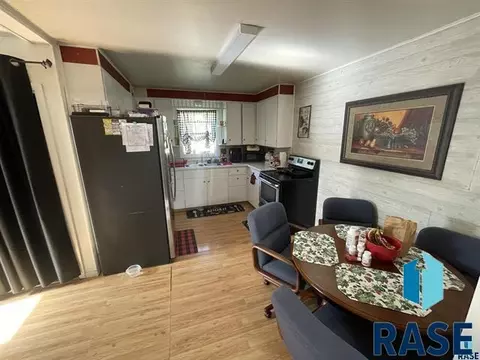 122 E 10th St, Gregory, SD 57533 photo 4