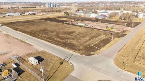 600 E Quartzite St, Dell Rapids, SD 57022 photo 3