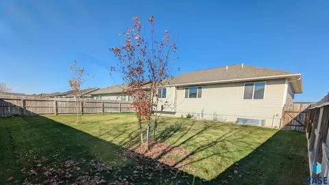 Exterior - 3637 E Brewster St, Sioux Falls, SD 57108 photo 2 of 4