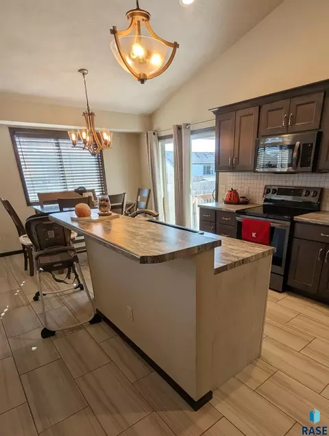 Kitchen - 3637 E Brewster St, Sioux Falls, SD 57108 photo 3 of 3