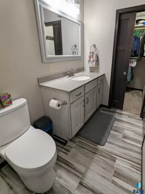 Bath - 3637 E Brewster St, Sioux Falls, SD 57108 photo 2 of 4