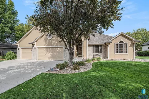 6909 W Westminster Dr, Sioux Falls, SD 57106