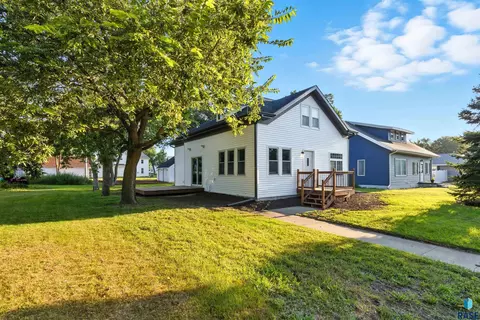 207 E 1st St, Parker, SD 57053 photo 28