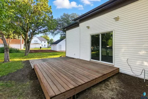 207 E 1st St, Parker, SD 57053 photo 29
