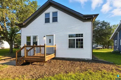 207 E 1st St, Parker, SD 57053 photo 27