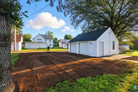 207 E 1st St, Parker, SD 57053 photo 24
