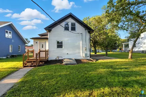 207 E 1st St, Parker, SD 57053 photo 22
