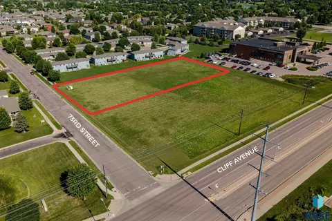 1104 E 73rd St, Sioux Falls, SD 57108