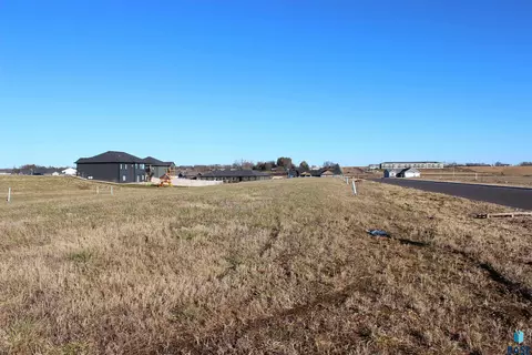 15 Dortoka Ave, Hartford, SD 57033 photo 5