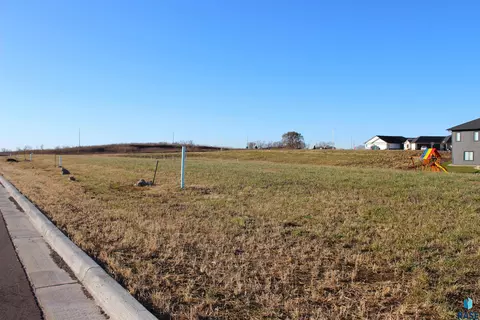 15 Dortoka Ave, Hartford, SD 57033 photo 6