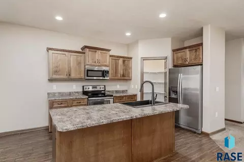 719 E 73rd St, Sioux Falls, SD 57108 photo 5