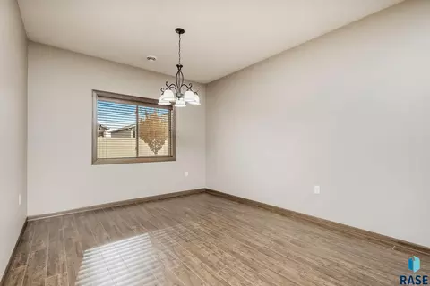 719 E 73rd St, Sioux Falls, SD 57108 photo 9