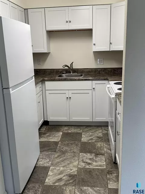 Kitchen - 302 E Pine St, Philip, SD 57567 photo 1 of 2