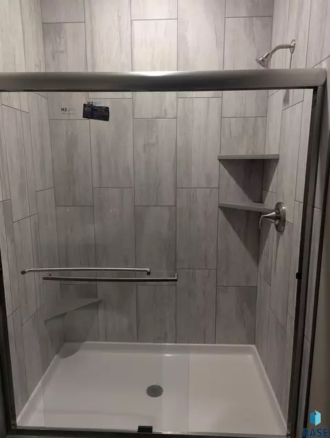 Bath - 7504 W Flowerfields Pl, Sioux Falls, SD 57106 photo 1 of 1