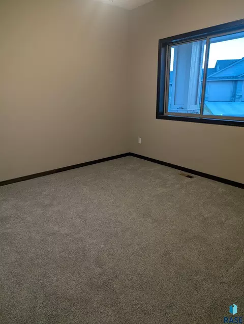 Bedroom - 7504 W Flowerfields Pl, Sioux Falls, SD 57106 photo 2 of 2