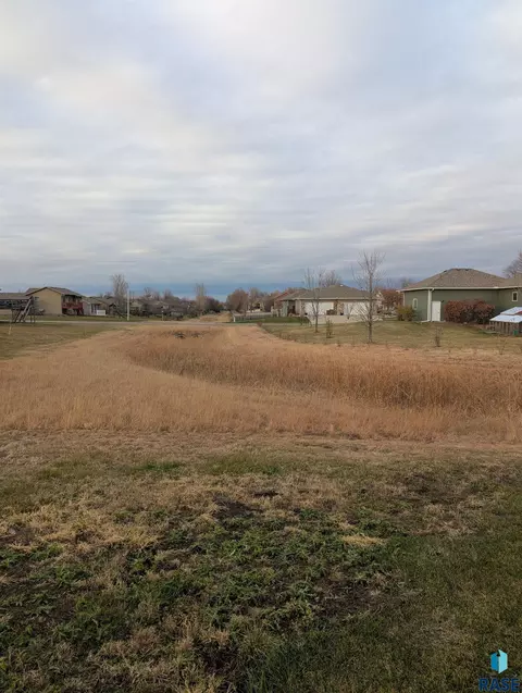 7508 W Flowerfields Pl, Sioux Falls, SD 57106 photo 4