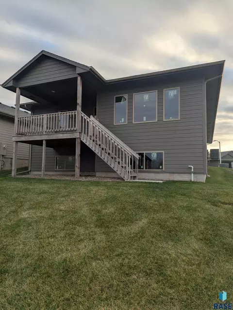 7508 W Flowerfields Pl, Sioux Falls, SD 57106 photo 3