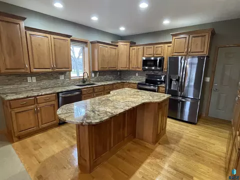 210 E Pinehurst Dr, Sioux Falls, SD 57108 photo 5
