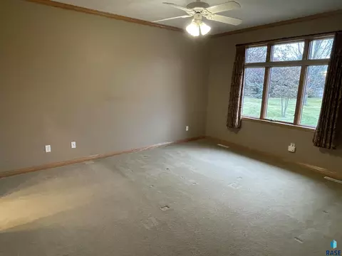 210 E Pinehurst Dr, Sioux Falls, SD 57108 photo 7