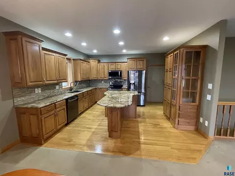 210 E Pinehurst Dr, Sioux Falls, SD 57108 photo 6
