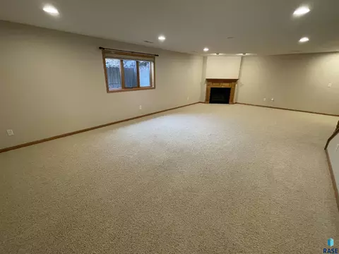 210 E Pinehurst Dr, Sioux Falls, SD 57108 photo 14