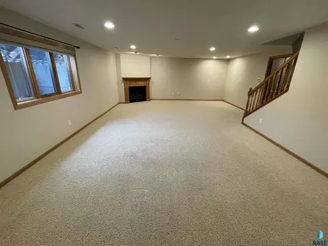 210 E Pinehurst Dr, Sioux Falls, SD 57108 photo 13