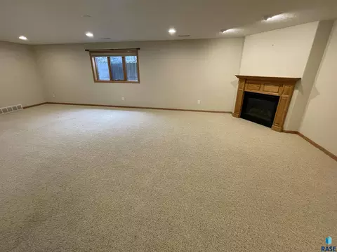 210 E Pinehurst Dr, Sioux Falls, SD 57108 photo 15