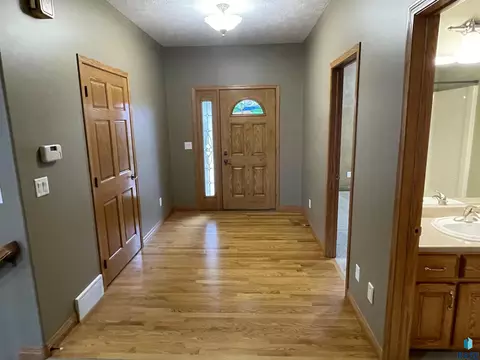 210 E Pinehurst Dr, Sioux Falls, SD 57108 photo 2