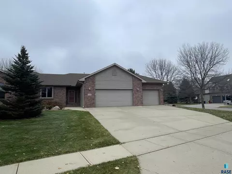 210 E Pinehurst Dr, Sioux Falls, SD 57108 photo 23