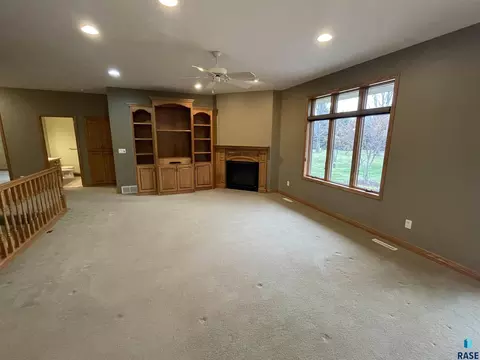 210 E Pinehurst Dr, Sioux Falls, SD 57108 photo 3