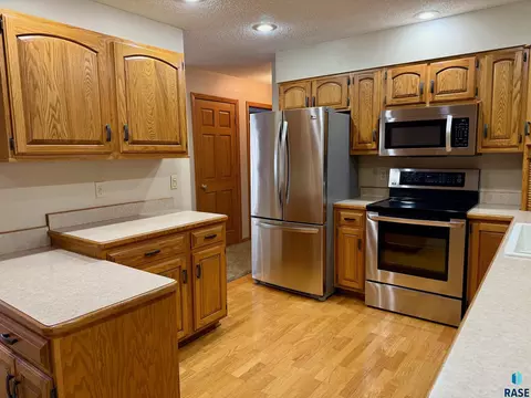 605 E 14th Ave, Mitchell, SD 57301 photo 10