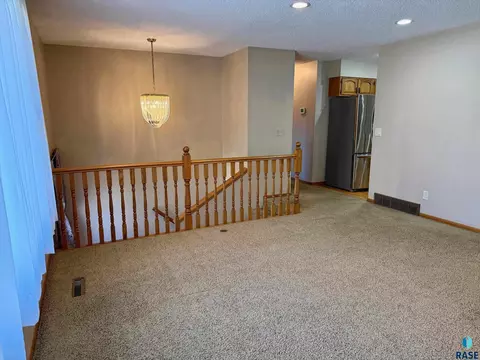 605 E 14th Ave, Mitchell, SD 57301 photo 9