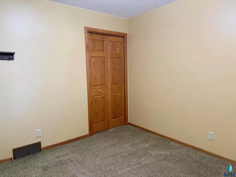 605 E 14th Ave, Mitchell, SD 57301 photo 19