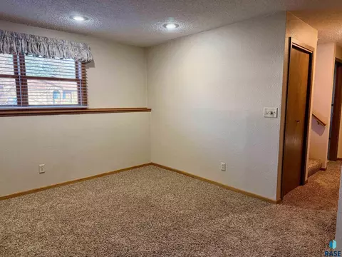 605 E 14th Ave, Mitchell, SD 57301 photo 23