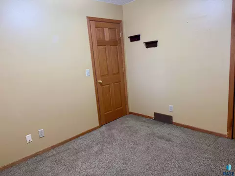 605 E 14th Ave, Mitchell, SD 57301 photo 20