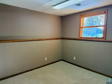 605 E 14th Ave, Mitchell, SD 57301 photo 28