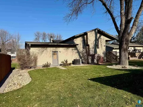 605 E 14th Ave, Mitchell, SD 57301 photo 4
