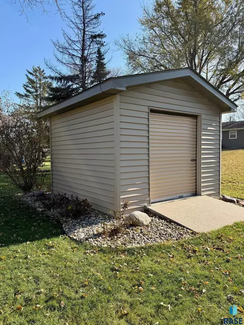 605 E 14th Ave, Mitchell, SD 57301 photo 40