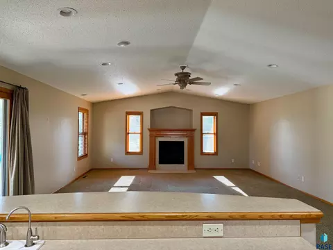 605 E 14th Ave, Mitchell, SD 57301 photo 14